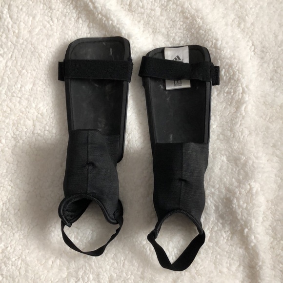 ADIDAS EVERCLUB BLACK/WHITE/SOLAR RED SHINGUARD - Picture 3 of 5